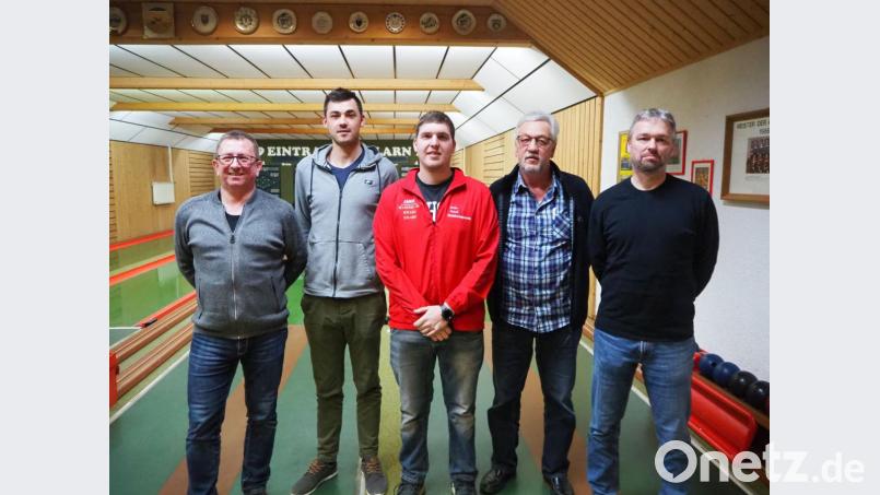 Der neue Vorsitzende Erhard Reil (Dritter von links) wünscht sich mit (von rechts) Kassier Timo Wessel, Schriftführer Hans Stahl, Stellvertreter Sandro Schmucker und Sport-und Jugendwart Thomas Hacker gute Zusammenarbeit. Bild: gz