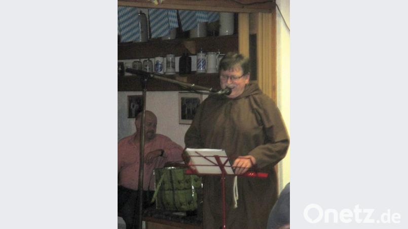 Fastenredner Ewald Oppl erzählte von dem, was ihm so zugetragen wurde. Bild: Stiftländer Heimatverein/exb
