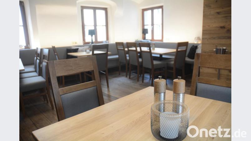 Knapp 40 Plätze fasst der Gastraum im Obergeschoß. Bild: Gabi Schönberger