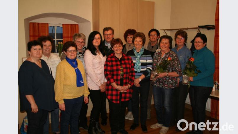 Der Frauenbund geht optimistisch in die Zukunft. Neue Vorsitzende ist Veronika Haberkorn (Siebte von links). Bild: fpoz