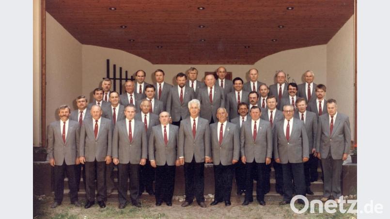 Ehrenchorleiter Karl-Heinz Kohl (vorne, Fünfter von links) blutet das Herz angesichts der Auslösung des Traditionsvereins &quot;Liederkranz&quot; Weiherhammer. Bild: bk