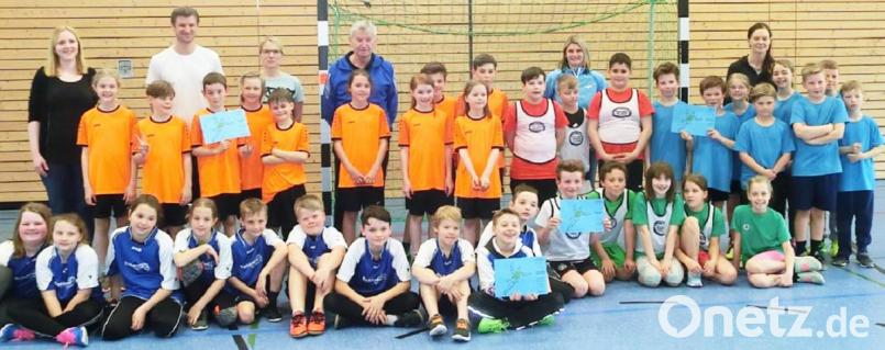 Vier Schulen aus Weiden und dem Landkreis Neustadt/WN treten bei der Premiere des Kreiswettbewerbs im Handball in Weiherhammer gegeneinander an. Bild: lst