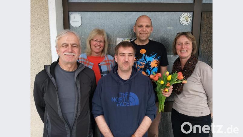 Die neue Führungsspitze der Basketballer (von links): Georg Peters, Vorsitzender des Hauptvereins TV Sulzbach-Rosenberg, Schatzmeisterin Ute Birner, der neue Spartenleiter Rüdiger Reiff, sein Vorgänger Matthias Gensch und stellvertretende Spartenleiterin Christine Ruoff. Bild: exb