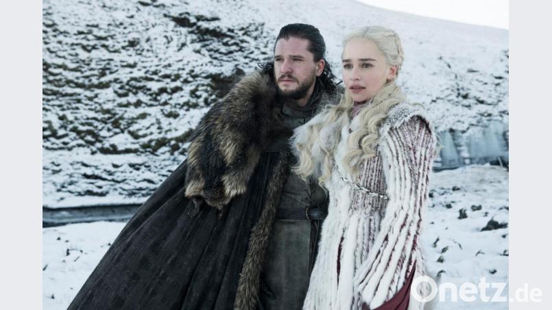 Kit Harington als Jon Snow und Emilia Clarke als Daenerys Targaryen in einer Folge der Serie „Games of Thrones“. Foto: Sky/Archivbild
