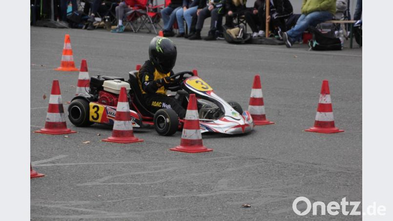 Rasanter "Ritt" der Kartfahrer durch die Pylonen. Bild: kro