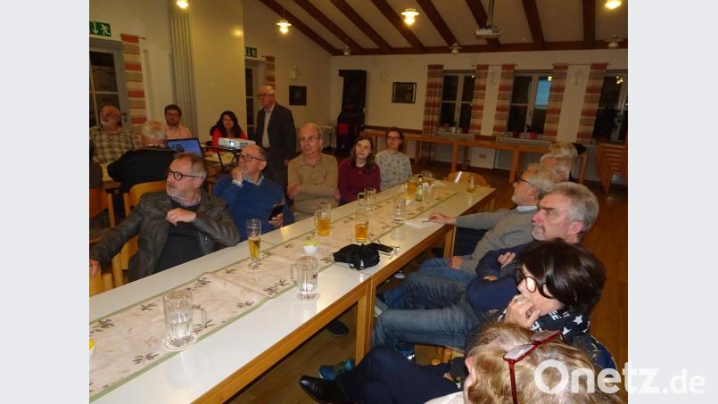 Vorsitzender Karl Prell stellte das Programm für 2019 und 2020 vor. Bild: hm