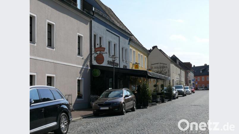 Mehrheitlich gebilligt wurde der nachgereichte Bauantrag für die Überdachung des Cafés in der Prinzregent-Luitpold-Straße. Bild: kgg