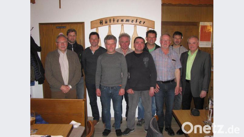 Mitglieder des neuen Vorstands, Wasserwarte, Gemeinderäte und Bürgermeister. Bild: exb