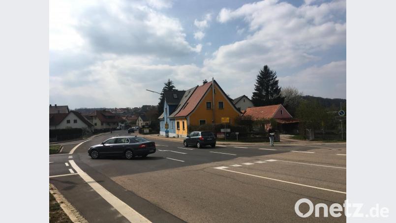 Die Oberviechtacher Straße wird vom Ortseingang bis zur Kreuzung mit der Neunburger Straße ab 23. April gesperrt. Die Autobahnanschlussstelle ist davon nicht betroffen. Anwohner können ihre Grundstücke bis auf wenige Ausnahmen anfahren. Bild: ihl