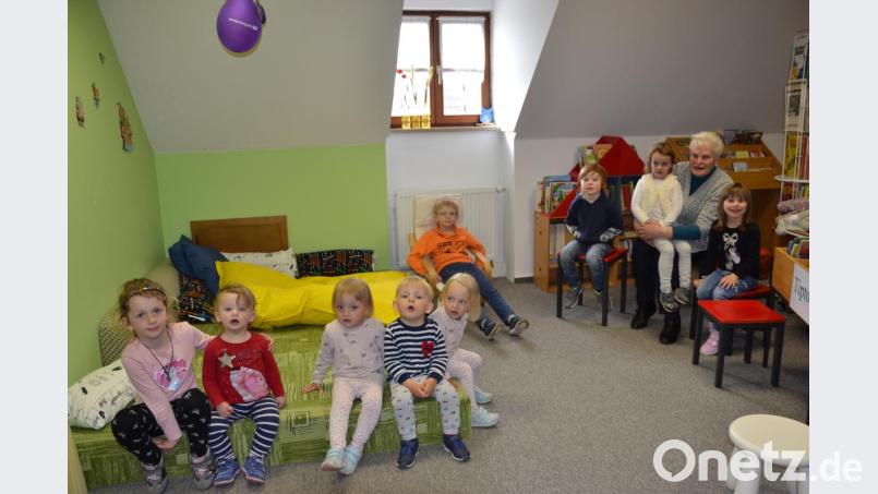 Zur östlichen Vorlesestunde hatte die Gemeinde- und Pfarrbücherei eingeladen.
Als Märchentante fungierte Luzia Guttenberger. Bild: gi