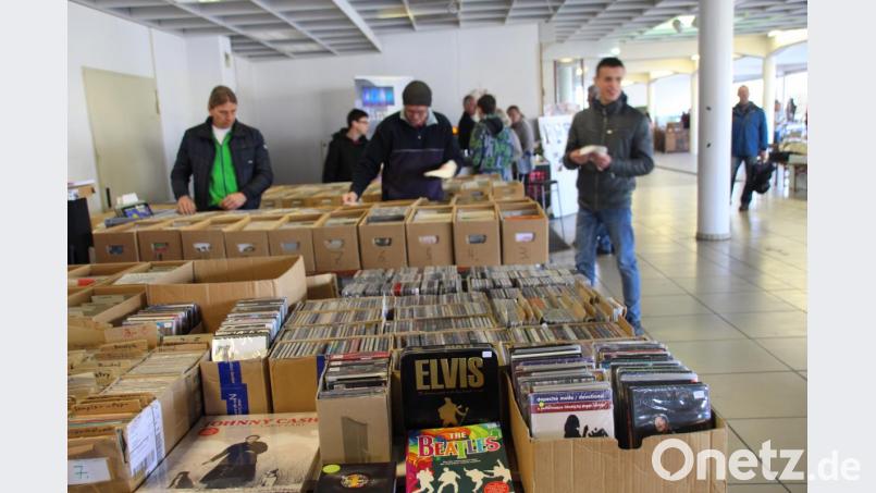 Paradies zum Stöbern: Schallplatten so weit die Augen reichen beim Vintage-Markt. Bild: kmo