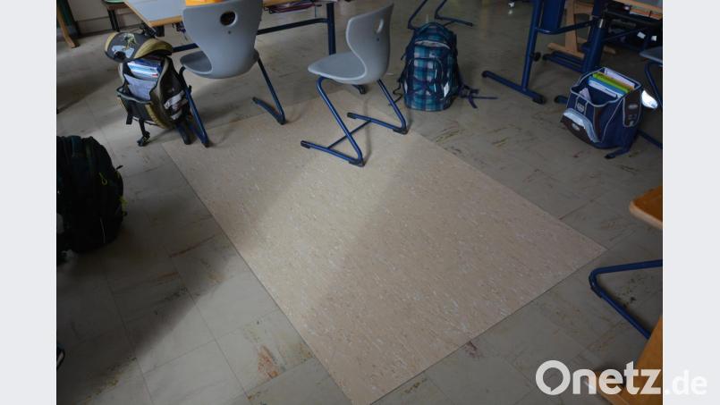 Dieser Belag in einem der Klassenzimmer wurde schon in früherer Zeit ersetzt. Bild: jr