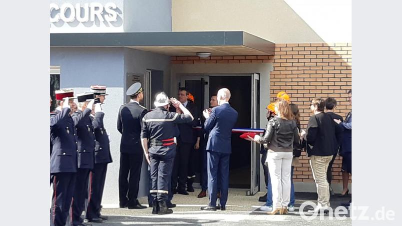 Die Eröffnung des neuen Feuerwehrgerätehauses verlief nach strengem Zeremoniell. Bild: exb