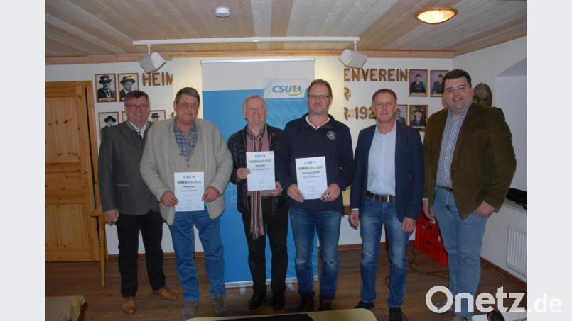 Die geehrten Mitglieder mit stellvertretendem Ortsvorsitzenden und Bürgermeister Peter Braun (links). Bild: pop