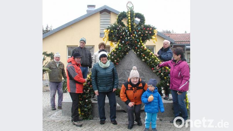 FGV schmückt Osterbrunnen Bild: gis