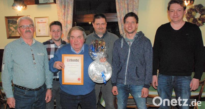 Der neu gewählte Ortsvorstand von Krumbach (von links): Der bisherige Ortsvorsitzende Johann Birner, Christoph Schwab, Johann Lotter, Markus Lautenschlager, Christian Reindl und Franz-Josef Kohl, der neue Sprecher des Gremiums. Bild: sche