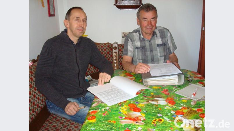 Bürgerinitiative(BI)-Vorsitzender Gerhard Wehner (rechts) und BI-Beisitzer Gerald Schmid sorgen sich um das Wohl der Bevölkerung falls im Bereich des Atommülllagers oder auf den Transportwegen ein Notfall passiere. Für den Ernstfall gibt es keinen Katastrophenschutzplan. Bild: wmr