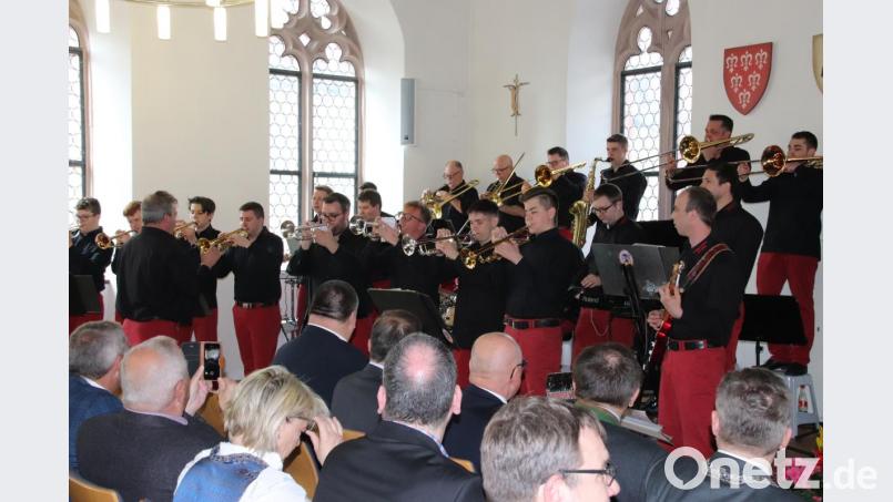 Rheinische Karnevalsstimmung zaubert das Trompeterkorps Eefelkank aus Eschweiler in die Oberpfalz. Bild: cog