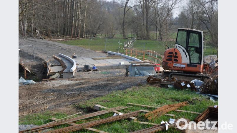 Größter Ausgabebrocken im Leonberger Haushalt ist der Neubau der Kriegermühlbrücke. Bürgermeister Johann Burger hofft, dass die Arbeiten bis Anfang Mai abgeschlossen sind. Insgesamt kostet das Bauwerk, dessen Arbeiten seit dem Spätherbst 2018 laufen, rund 700000 Euro. Bild: jr