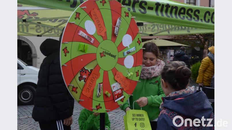 Bei Jumpers-Fitness konnten die Besucher das Glücksrad drehen. Bild: Kunz