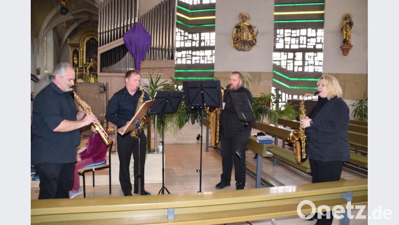 Die Gebenbacher Saxophoniker überzeugten an ihren Instrumenten mit einer Klangvielfalt und gekonnten Vortrag der Stücke. Bild: swo