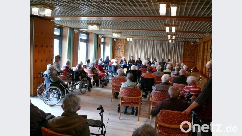 Amüsante Stunden bereitete den Senioren die Egerländer Singgruppe. Bild: kgg