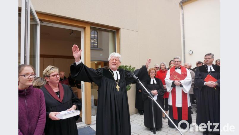 Der evangelische Landesbischof Heinrich Bedford-Strohm weihte das neue Gemeindehaus im Beisein von über 200 Gläubigen ein. Bild: Christopher Dotzler