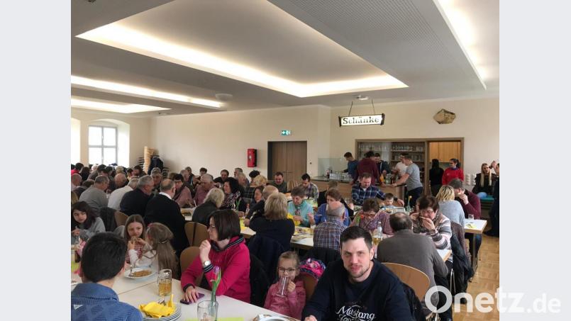 Gut gefüllt war das Pfarr- und Jugendheim beim Fastenessen am Palmsonntag. Bild: jr