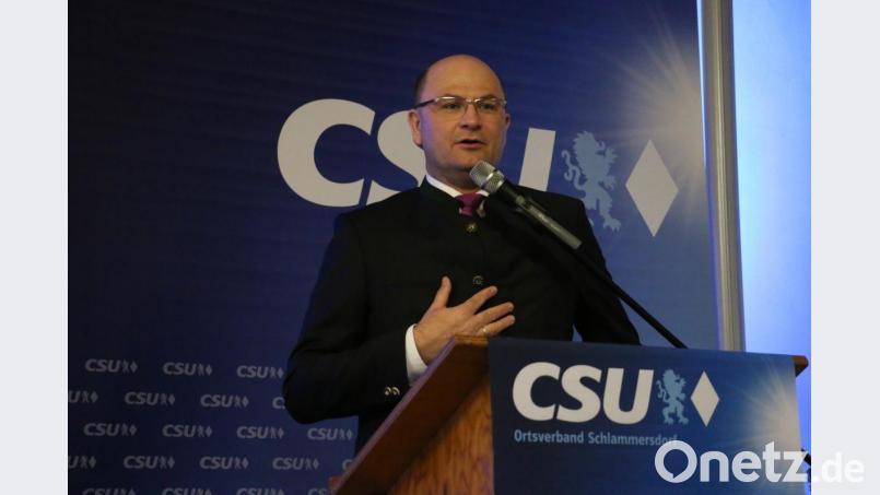 Finanzminister Albert Füracker betont in seiner Rede beim Starkbierfest die Stärken der Nordoberpfalz. Bild: flk