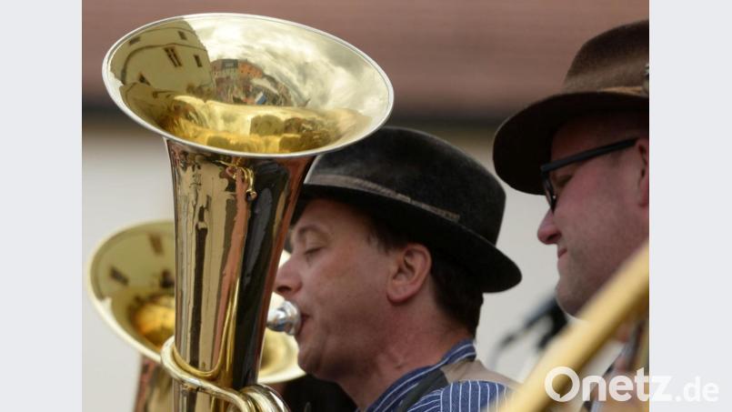 Da geht nicht nur den Zuhörern das Herz auf, sondern auch dem Musiker. Wer 2017 beim „Dousamma“ dabei war, weiß, wie vielfältig die Volksmusik Region ist. Und wer’s damals verpasst hat, bekommt eine neue Gelegenheit – beim „Kummt’s eina“ am 2. Juni in Hirschau. Archivbild: brü