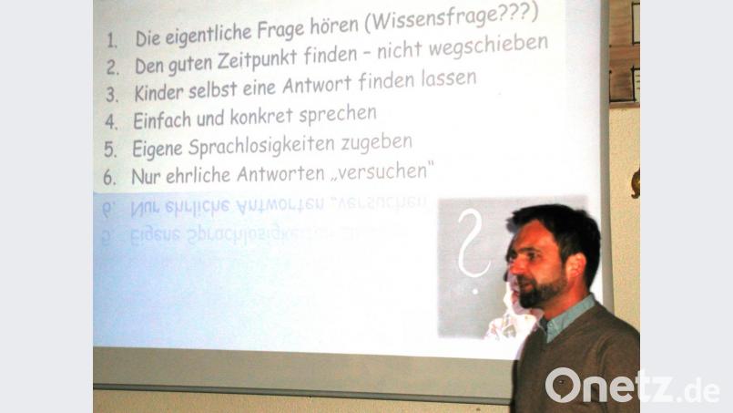 Gute Tipps gab Pastoralreferent Andreas Dandorfer, wenn es darum geht, Kindern auf Fragen zu religiösen Themen die richtige Antwort zu geben. Bild: ld