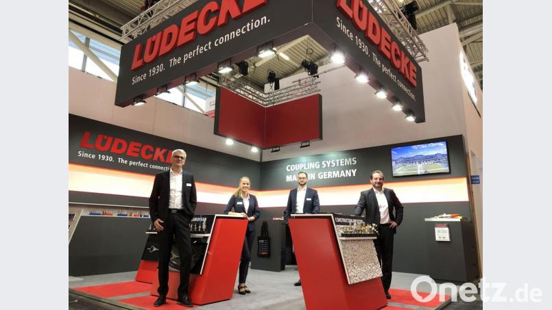 Das Team der Firma Lüdecke auf der Bauma in München mit den Geschäftsführern Andreas Sperl (Zweiter von rechts) und Klaus Herdegen (rechts). Bild: Lüdecke