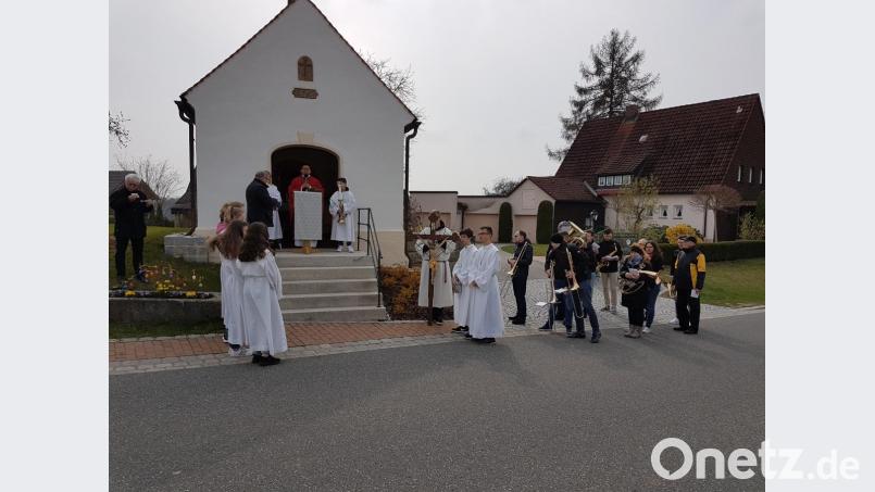 Pater Samuel Patton bei der Wortgottesfeier zur Palmweihe an der Maria-Hilf Kapelle Bild: hzi