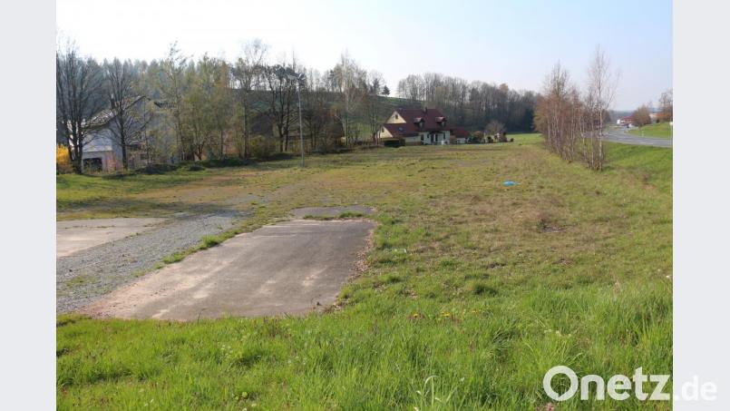 Die Parkplatzbrache am Ortseingang stört viele Einwohner von Löschwitz. Bild: rpp