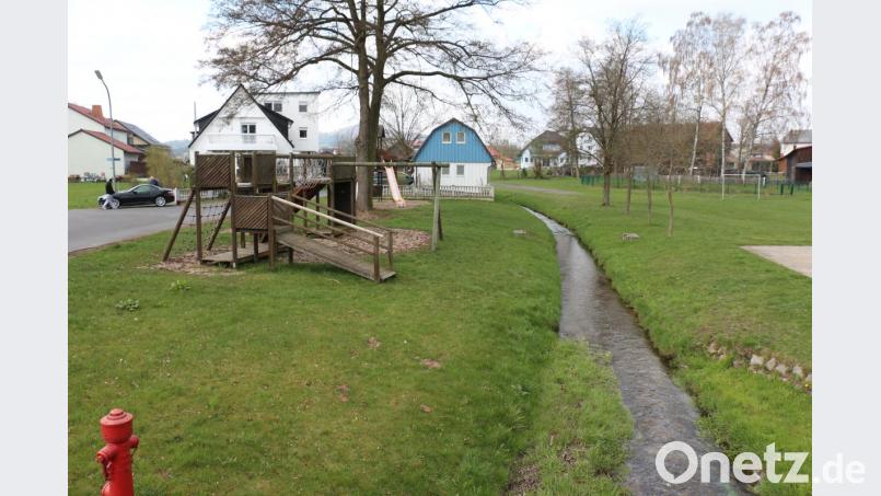 Auch der Spielplatz ist regelmäßig vom Hochwasser bedroht. Bild: rpp