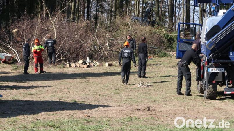 Die Polizei setzt die Suche nach den sterblichen Überresten von Monika Frischholz unweit der ersten Grabungsstätte fort. Bild: Wolfgang Würth