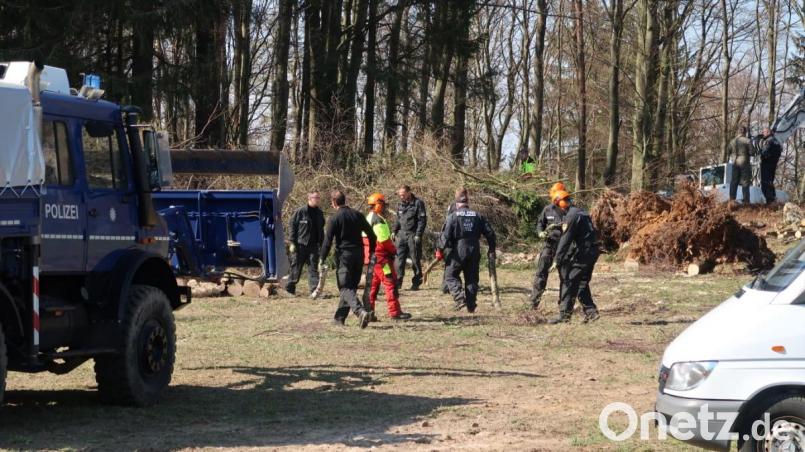 Die Polizei setzt die Suche nach den sterblichen Überresten von Monika Frischholz unweit der ersten Grabungsstätte fort. Bild: Wolfgang Würth
