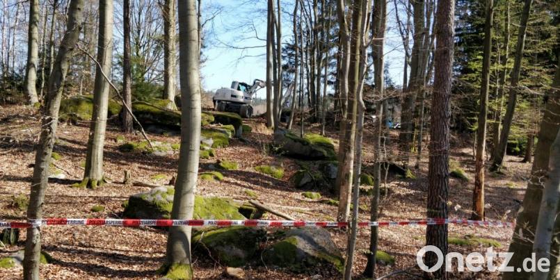 Die Polizei setzt die Suche nach den sterblichen Überresten von Monika Frischholz unweit der ersten Grabungsstätte fort. Bild: Wolfgang Würth