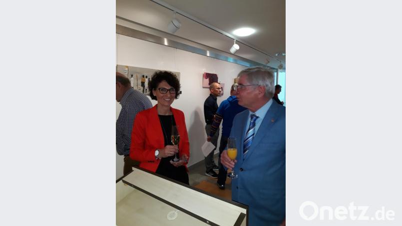 Sabine Ernstberger im Gespräch mit Werkleiter Gerhard Geiger. Bild: exb