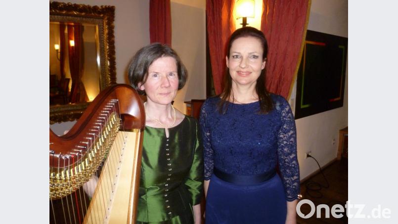Überzeugten die Zuhörer: Sopranistin Dagmar Spannbauer und Veronika Miller-Wabra an der Harfe. Bild: tie