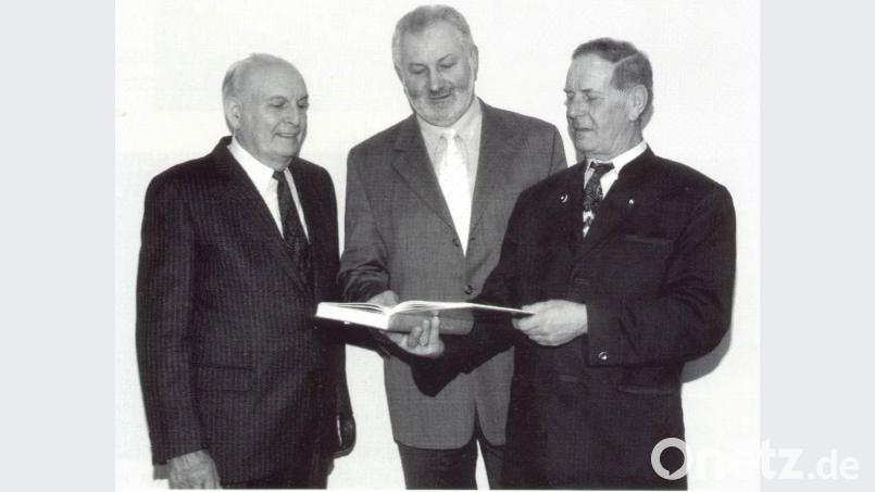 Von 2002 bis 2014 leitete Hans Drexler (Mitte) als Bürgermeister die Geschicke der Stadt Hirschau. Anders als bei seinen Vorgängern Willi Bösl (links; 1958 bis 1984) und Helmut Rösch (rechts; 1984 bis 2002) stand seine Wiege nicht in Hirschau, sondern in Geraszell in Niederbayern. Bild: u