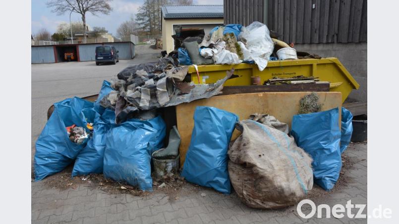 Ein ganzer Container und zahlreiche Säcke waren nach der Aktion komplett gefüllt. Bild: jr