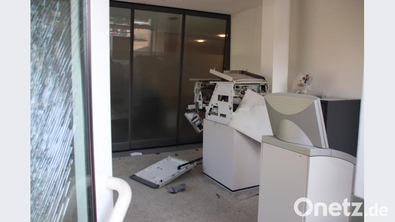 Der Geldausgabeautomat im SB-Center der Commerzbank wurde bei der Sprengung zerstört. Bild: Thomas Dobler