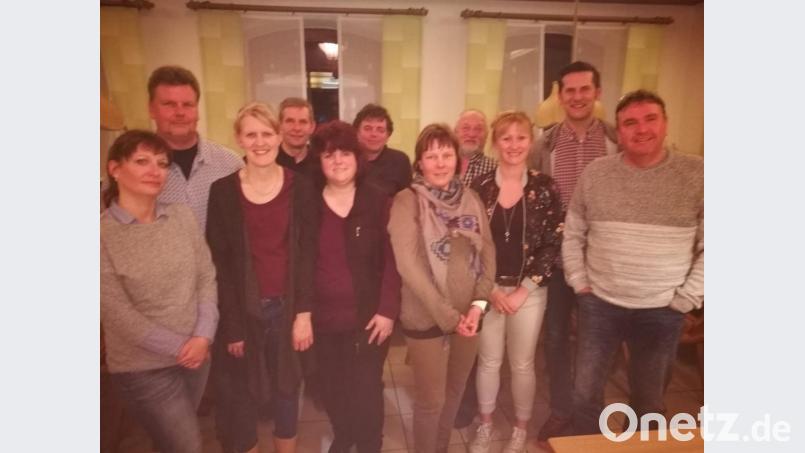 Die Vereinsführung bilden (von links) Steffi Petasch, Ernst Scharr, Ann-Kathrin Dalles, Helmut Kohl, Birgit Weigert, Reiner Steger, Juliane Fiegel, Josef Schmidtpeter, Nina Kohl, Roman Berr und Walter Bielesch. Bild: sre