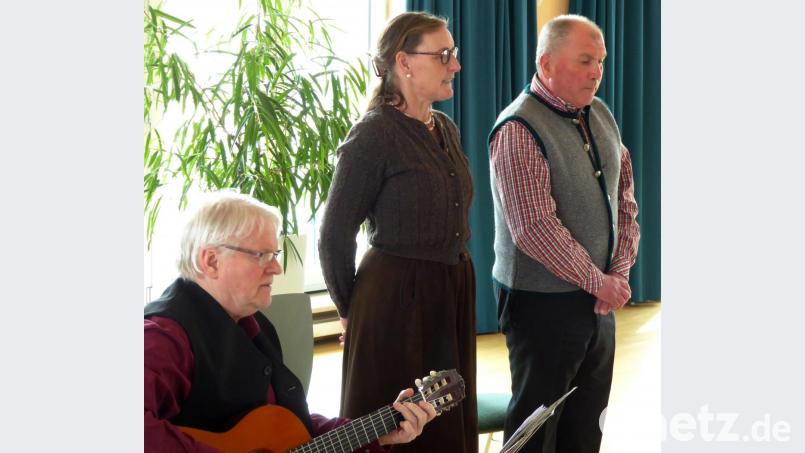 Für musikalische Umrahmung sorgen (von links) Reinhold Maß, Astrid Kriechenbauer und Bertram Erhardt. Bild: fsb
