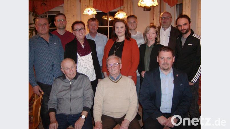 Die Führungsriege des SPD-Ortsvereins in Püchersreuth stellt sich neu auf. Bild: tok