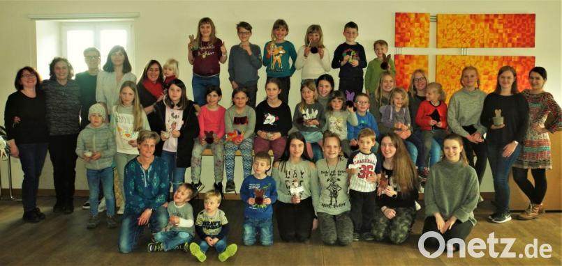 Heidi Riedel hat mit 14 Helfern den ökumenischen Basteltag im evangelischen Gemeindehaus organisiert. Bild: jml