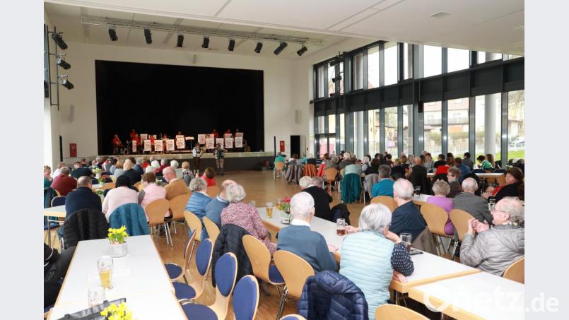 Die &quot;Zwoa Schneidi´gn&quot; spielten in den Pausen auf. Bild: njn