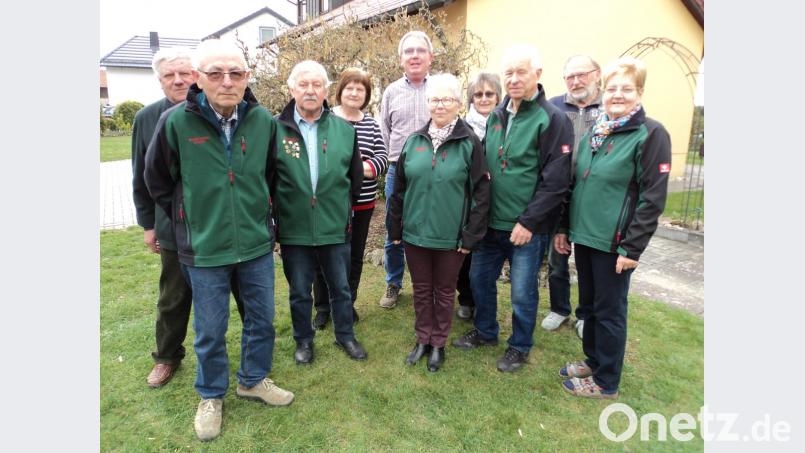 Josef Wifling (hinten Mitte) führt den Verein auch in den nächsten drei Jahren. Unser Bild zeigt die Vorstandschaft. Bild: ksi
