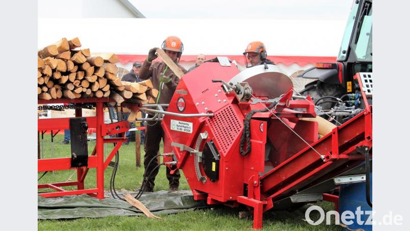 Vorgeführt wurde den Besuchern unter anderem auch die Trommelsäge "Vogesen-Blitz" Bild: stg
